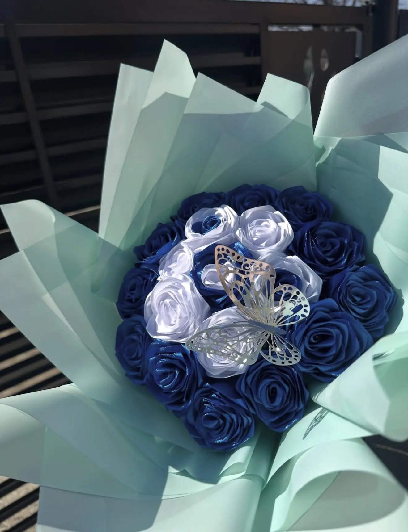 Albastru & alb — MLADI Roses