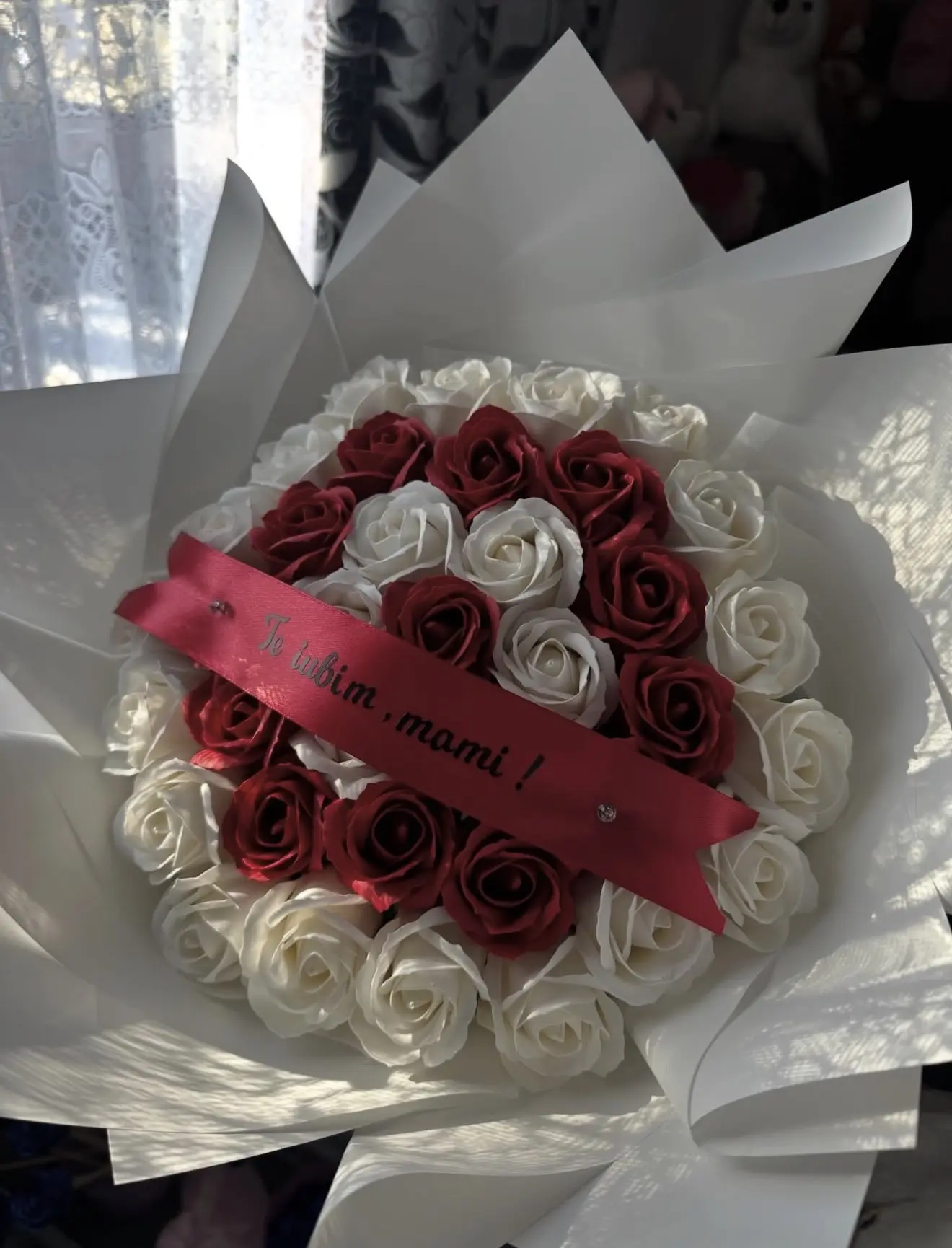Roșu & ivoire — MLADI Roses